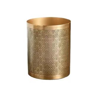 Elegante Bote de Basura Metálico con Diseño Sofisticado, Ideal para Sala de Estar, Dormitorio y Cocina - Product Image 4