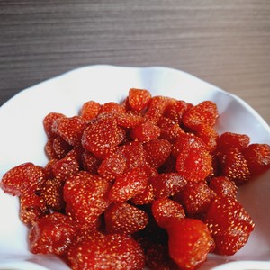 Soft Dried Strawberry Vietnam Export Dried Fruit Snack Pure Strawberries Bulk Supply Custom Label Private Brand Wholesale - Product Image 2