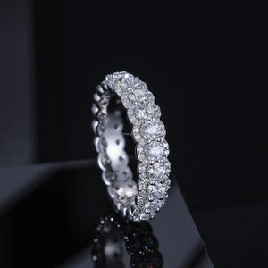 Bague de luxe en moissanite et argent sterling 925, taille ronde, multi-pierres, pour les acheteurs de bijoux en gros - Product Image 1