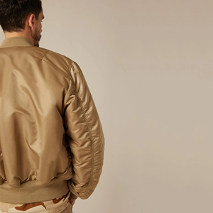 Blouson bomber beige pour homme, col rabattu, fermeture éclair, coupe décontractée, coupe-vent, polyester, pour l'automne, coupe classique, couleur unie - Product Image 4