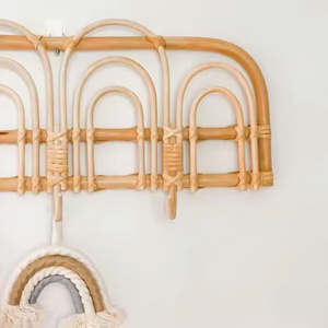 Porte-vêtements mural en rotin naturel à motif floral, écologique et durable pour le salon et la chambre à coucher - Product Image 3