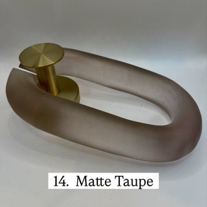Sculpture artisanale en résine taupe mate, imperméable, de forme irrégulière, décoration artistique pour la maison, design moderne, pièce faite à la main - Product Image 1