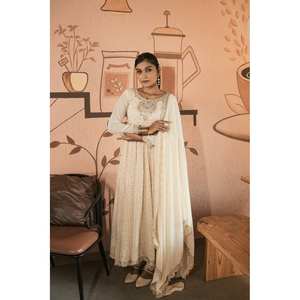 Robe trapèze de créateur faite à la main avec pantalon et dupatta en organza brodé pour soirée, taille XL - Product Image 1