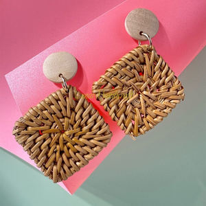 Pendientes geométricos reciclables con borlas de rafia, bambú natural y Ratán, hecho en Vietnam, accesorio de moda - Product Image 3
