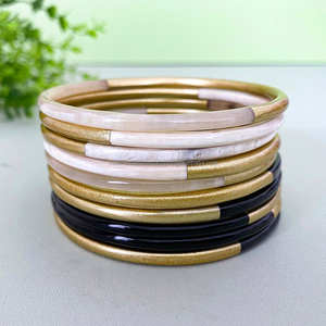 Bracelets en corne de buffle éco-conscients à la mode artisanat naturel sculpté dans un style amoureux pour la décoration intérieure Feng Shui et les accessoires de voiture - Product Image 2