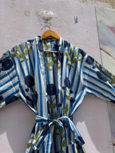 Bata Kimono de Algodón con Estampado Floral y Rayas Azules para Mujer, Túnica de Playa, Bata de Verano, Bata de Dama de Honor, Bata de Spa, Ropa de Dormir - Product Image 3