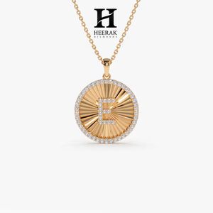 สร้อยคอจี้ตัวอักษร E แบบกำหนดเอง พร้อมจี้รูปทรง Sunburst ประดับเพชรแล็บ ทอง 18K เงินแท้ 925 - Product Image 3