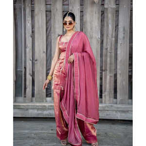 Salwar Kameez de Fiesta con Top y Dupatta de Seda Fendi de Diseño Exclusivo y Elegante Estilo Farshi - Product Image 2