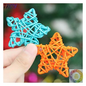 Ornement suspendu en rotin coloré en forme d'étoile pour la décoration de l'arbre de Noël, la décoration festive de la maison et les collections de vente au détail saisonnières - Product Image 1
