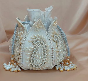 Sac potli indien marron à broderie dorée fait à la main pour femme Gota Patti Work Potli Bag à un prix abordable par LUXURY CRAFTS - Product Image 6