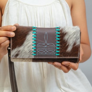 Utilisations pour femmes fourrure de vachette portefeuille en cuir botte Stich embrayage fourrure Multi utilisations sac à main imprimé Animal à la mode bracelet Offre Spéciale sac à main - Product Image 1