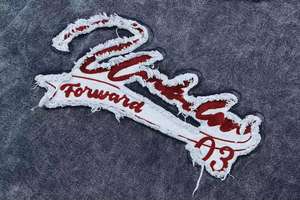 Sweat-shirts en coton 100 % de qualité supérieure avec patch brodé sur le devant et capuche boutonnée, effet délavé et denim. - Product Image 4