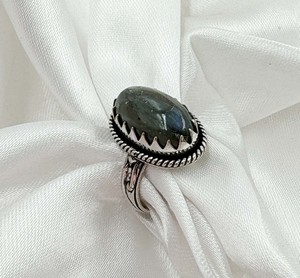Bague ovale en onyx noir, laiton artisanal plaqué argent 925, bijoux floraux tendance en pierres précieuses, vente en gros - Product Image 4