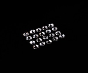 Anillo Solitario con Diamante Redondo de Corte Rosa de 2.5 MM, Cultivado en Laboratorio, Certificado IGI, Color D, Claridad VVS1, Marca Om Gems - Product Image 2