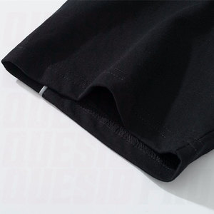 T-shirt noir oversize pour homme, style streetwear, tee-shirt en coton personnalisé avec passepoil contrastant, coupe ample, chemise tendance pour l'été - Product Image 3