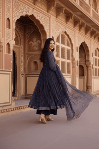 Ensemble Kurta Évasé Longueur Mollet Bleu Marine Imprimé Bandhani en Soie Delta Entièrement Cousu Toutes Tailles Vente en Gros Collection Festive - Product Image 5