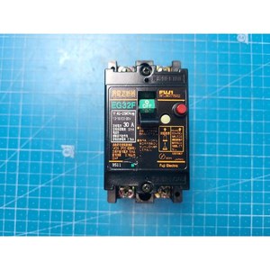 Interruptor Diferencial Fuji EG32F 30A Usado Como Está, Piezas de Equipos Semiconductores de Época - Product Image 1