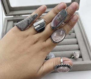 Vente en gros de bagues tendance unisexes plaquées argent 925, bijoux bohèmes, forme ovale, rectangulaire, triangulaire, cristal coloré naturel - Product Image 4