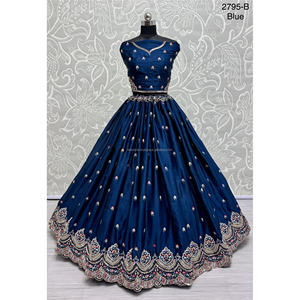 Collections de velours de vêtements de mariée indiens pour la mariée avec le travail de Zarkhan par Fabzone - Product Image 3