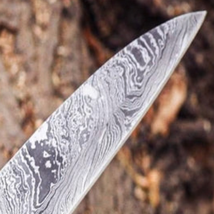 Cuchillo de Caza Premium de Acero Damasco Plateado con Mango de Resina Azul, Hoja Fija, Cuchillo Utilitario para Supervivencia y Camping al Aire Libre - Product Image 5