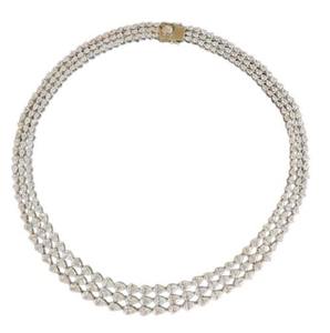 Collar con colgante de diamantes elegante fabricado en India para mujeres, joyería fina de lujo disponible a precio directo de fábrica. - Product Image 3