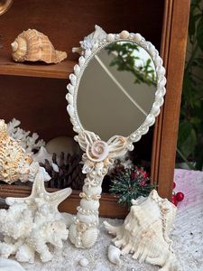 Elegante Espejo de Mano Hecho a Mano con Conchas Marinas, Espejo de Belleza Portátil con Decoración de Conchas Naturales - Product Image 2
