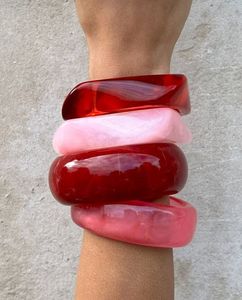 Brazalete de Resina Hecho a Mano Moderno con Artesanía Artística, Accesorio de Moda de Lujo para Mujer - Product Image 3