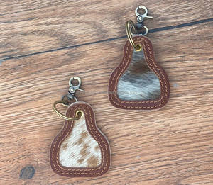 Nuevo diseño Venta caliente pelo en cuero de vaca llavero llaveros de cuero llaveros elegantes forma única llaveros de lujo de cuero - Product Image 2