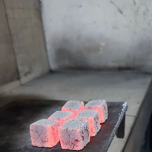 Carbón Coco Gold de Merades de Indonesia, Calidad Premium Ecosostenible, Suministro Confiable para Exportación al Mercado de Shisha Jordano - Product Image 1