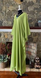 Robe longue kaftan en rayonne vert clair teinte à la main, taille unique, col en V - Product Image 3