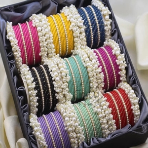 Ensemble de bracelets ornés de perles colorées avec un motif de points dorés pour femmes - Product Image 1