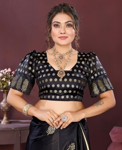 Sari Banarasi de Seda Satinada KV con Motivos Florales y Tejido Zari, con Blusa Sin Coser - Product Image 5