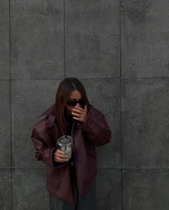 Chaqueta de cuero color burdeos para mujer, chaqueta extragrande de piel de cordero, abrigo elegante estilo streetwear, moda otoño invierno - Product Image 4