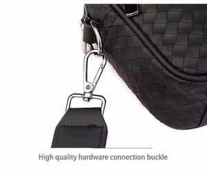 Sac bandoulière tendance en PU avec fermeture éclair antivol, sac à bandoulière portable pour homme, 7 pouces, toutes saisons, noir, logo personnalisé, haute qualité - Product Image 4