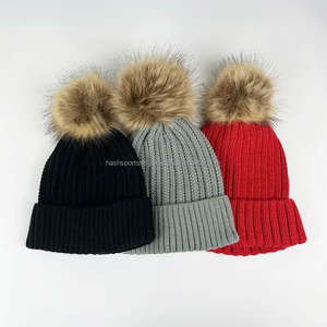 Bonnet en tricot uni tendance de haute qualité pour jeunes, avec pompon en fourrure de lapin, logo personnalisé, bonnet doux - Product Image 4