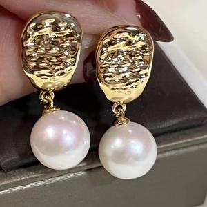 Boucles d'oreilles classiques en perles d'eau douce multi-perles, design élégant en forme de beignet pour femmes - Product Image 2