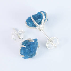 Pendientes de tuerca de apatita natural azul neón con engaste de garra de plata de ley 925, joyería fina de moda de forma libre - Product Image 5