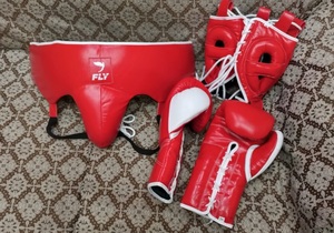 Ensemble de protection pour la boxe : Gants, protège-tête et protège-gland en cuir à lacets pour adultes - Product Image 2