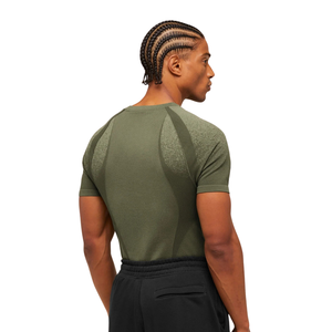 T-shirt de compression pour homme à texture fine, col rond, manches raglan courtes, coupe sculptée, séchage rapide, couche de base d'entraînement, fournisseur OEM personnalisé - Product Image 2