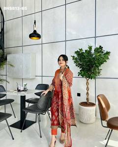 Conjunto de Salwar-Kameez de Algodón con Estampado y Bordado para Uso Casual, el Mejor Tejido, Proveedor y Exportador de Moda Femenina de Surat - Product Image 2
