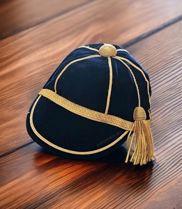 Casquette d'honneur personnalisée en velours noir avec pompon doré, casquettes d'honneur pour clubs sportifs, casquettes d'honneur traditionnelles de rugby - Product Image 5