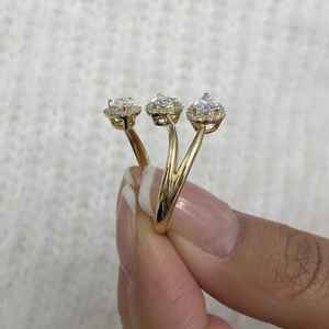 Anillo de oro macizo de 14 quilates con diamantes cultivados en laboratorio, corte pera y redondo, diseño de tres bandas con forma de hoja, para unisex, regalo para pareja. - Product Image 4