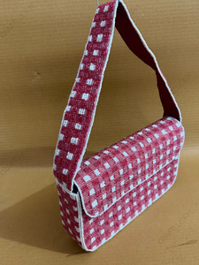 Sac à bandoulière perlé rose et blanc fait main pour femme, motif à carreaux de luxe, sac à main tendance, sac de créateur personnalisé OEM M - Product Image 2