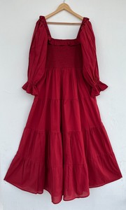 Robe longue smockée rouge en coton pour femme, col carré, manches longues à volants, style bohème, coupe trapèze, légère, idéale pour les fêtes et les vacances, collection boutique - Product Image 1