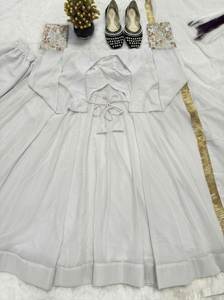 Vestido Anarkali largo hasta el suelo, estilo Indo-Occidental, en tela de georgette sintética blanca, el más hermoso, para bodas y fiestas. - Product Image 6