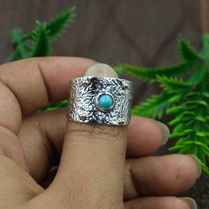 Anillo de Turquesa Arizona, Anillo de Plata de Ley 925 con Pequeñas Bolas de Latón, Diseño Martillado, Anillo de Declaración, Joyería de Turquesa - Product Image 4