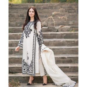 Ensemble haut et bas en micro-coton brodé Georgette de créateur avec dupatta blanc - Product Image 1