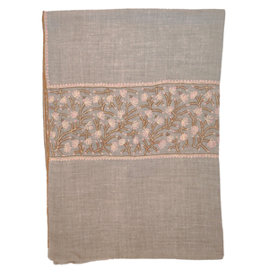 Diseño de bordado a mano estilo suzani de Cachemira, chales de pashmina suzani tradicionales de invierno hechos a mano, bordado a mano en cachemira pura. - Product Image 4