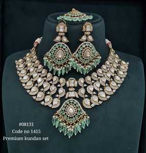Ensemble de collier et boucles d'oreilles Kundan de qualité supérieure 08131, ensemble de bijoux en laiton avec pierres en moissanite pour mariage, fiançailles, fête - Product Image 1