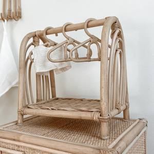 Suministro directo de fábrica, perchero para muñecas hecho a mano, percheros de ratán de alta calidad para ropa de muñecas - Product Image 2